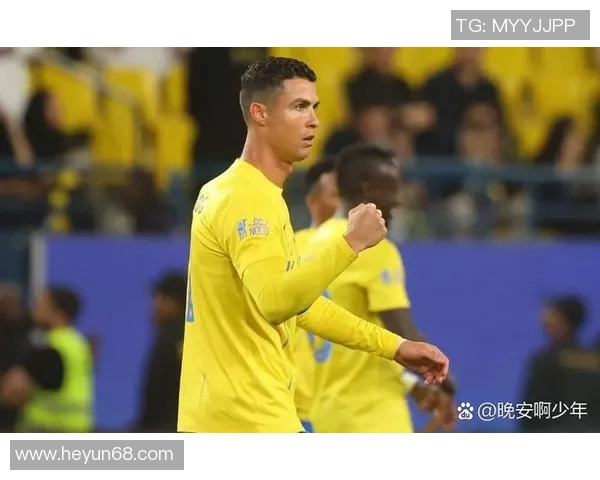 帅气足球明星踢球瞬间完美定格，展现运动魅力与精湛技艺