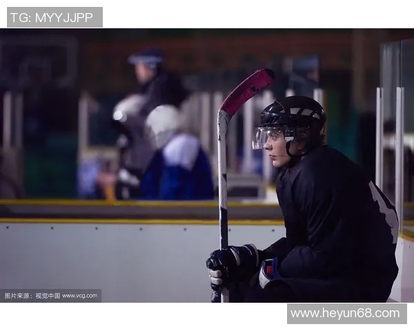 曾是足球巨星如今挑战冰球赛场的传奇人物画像